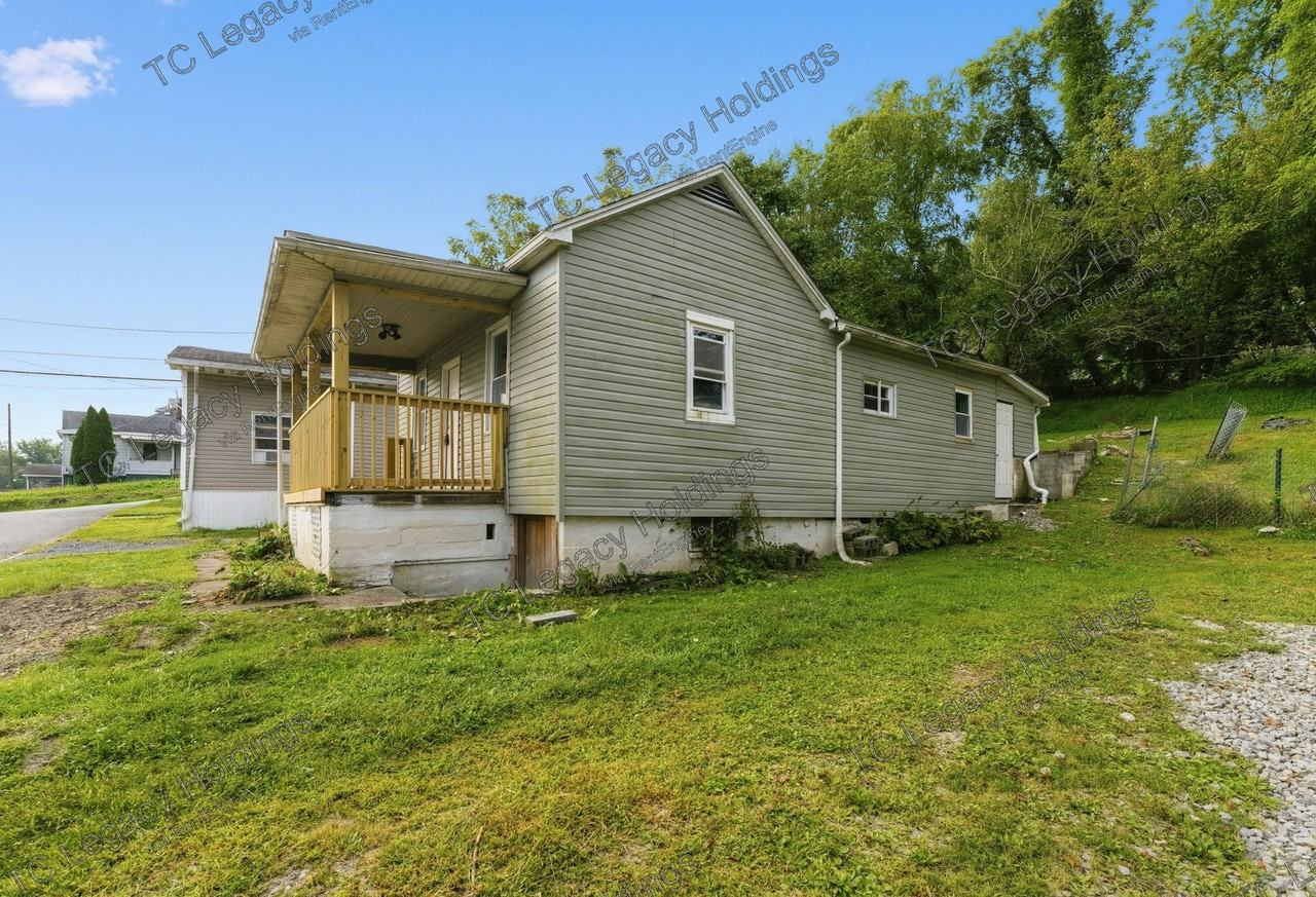 1745 Fairmont Ave - Photo 4 of 36