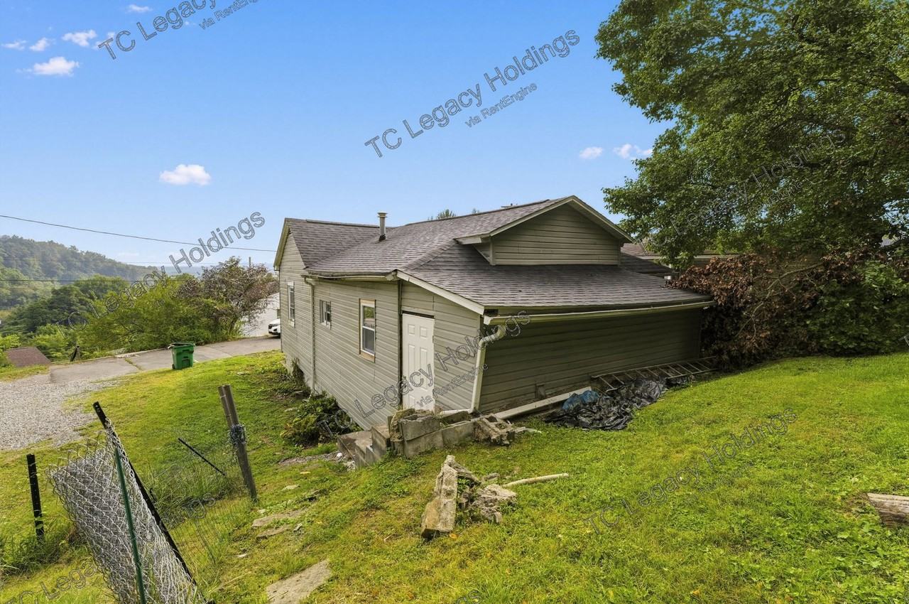 1745 Fairmont Ave - Photo 6 of 36