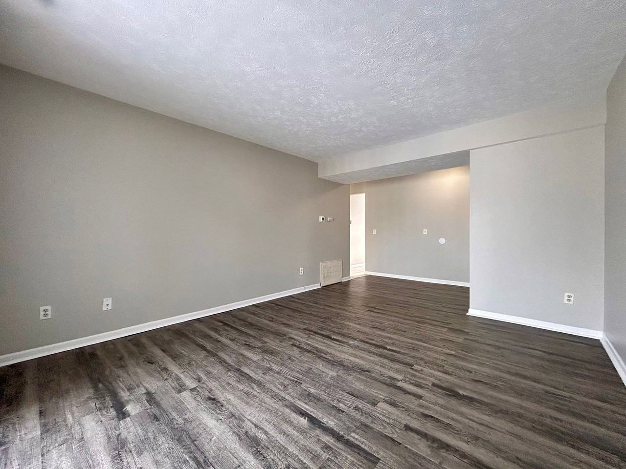 2956 Vineland Ave Se - Photo 5 of 24