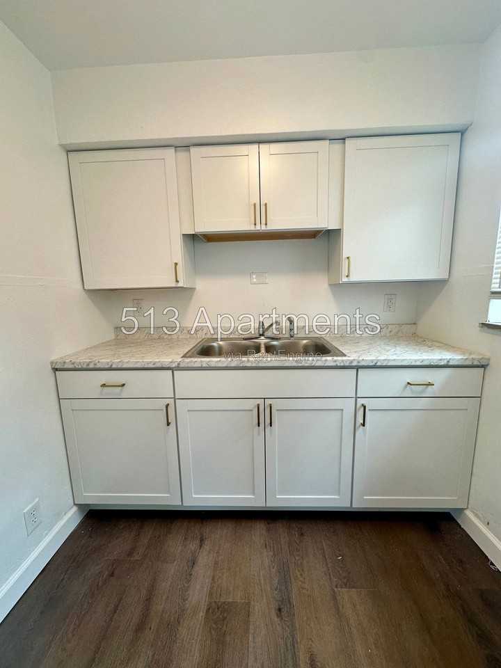 1649 Anita Pl #4 - Photo 4 of 10