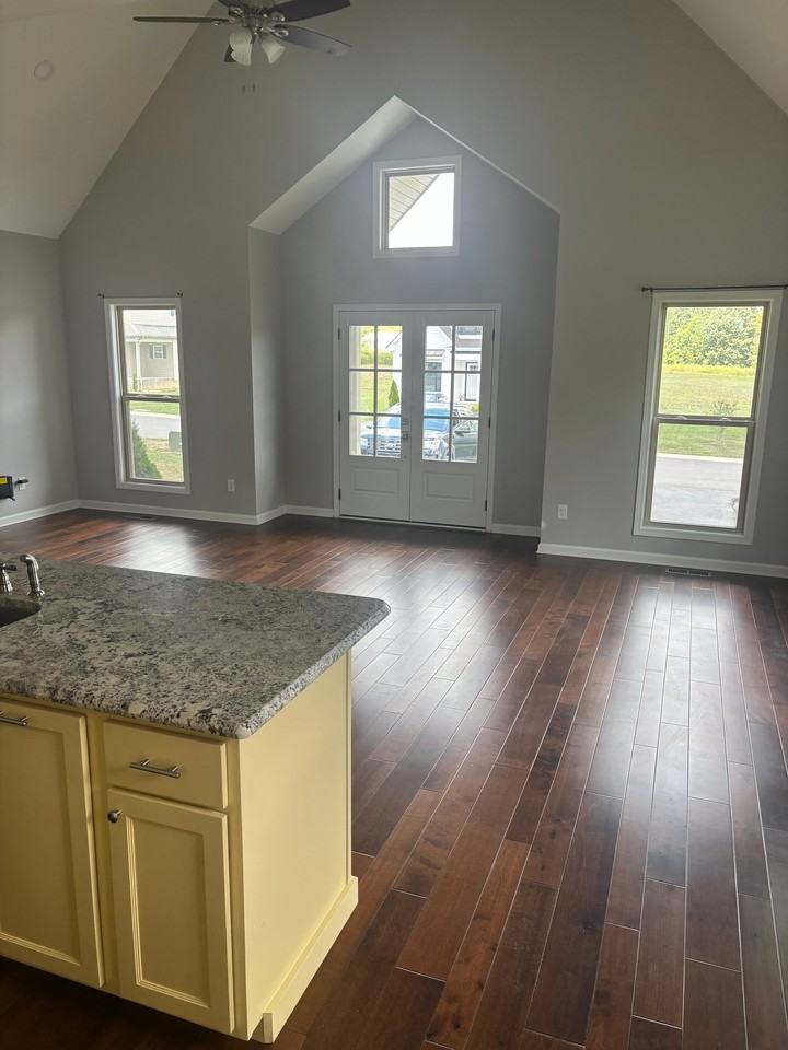 206 Cherokee Dr - Photo 2 of 8