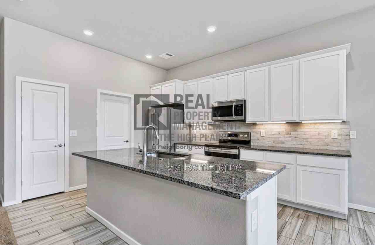9405 Sydney Dr - Photo 4 of 16