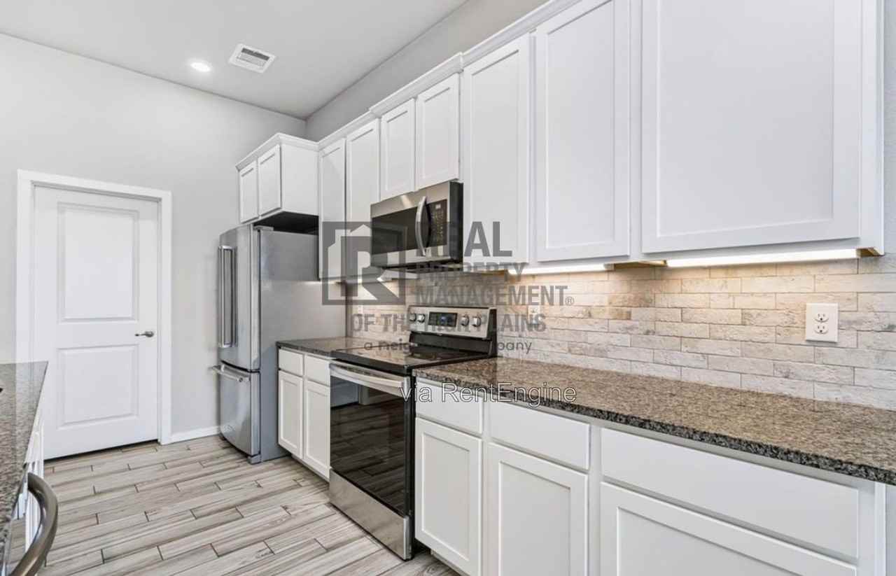 9405 Sydney Dr - Photo 5 of 16