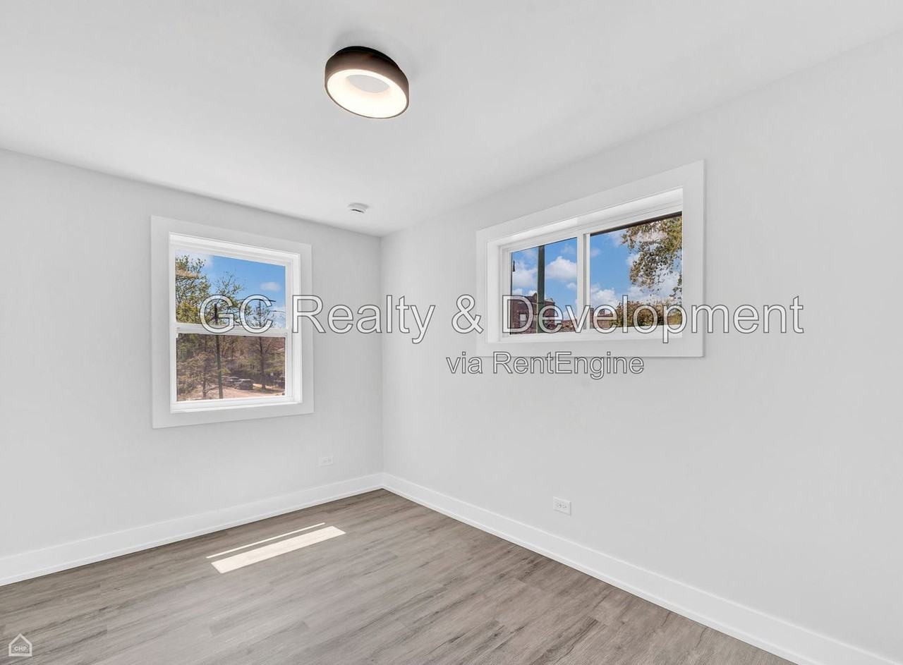 2901 N Sacramento Ave #2 - Photo 2 of 14
