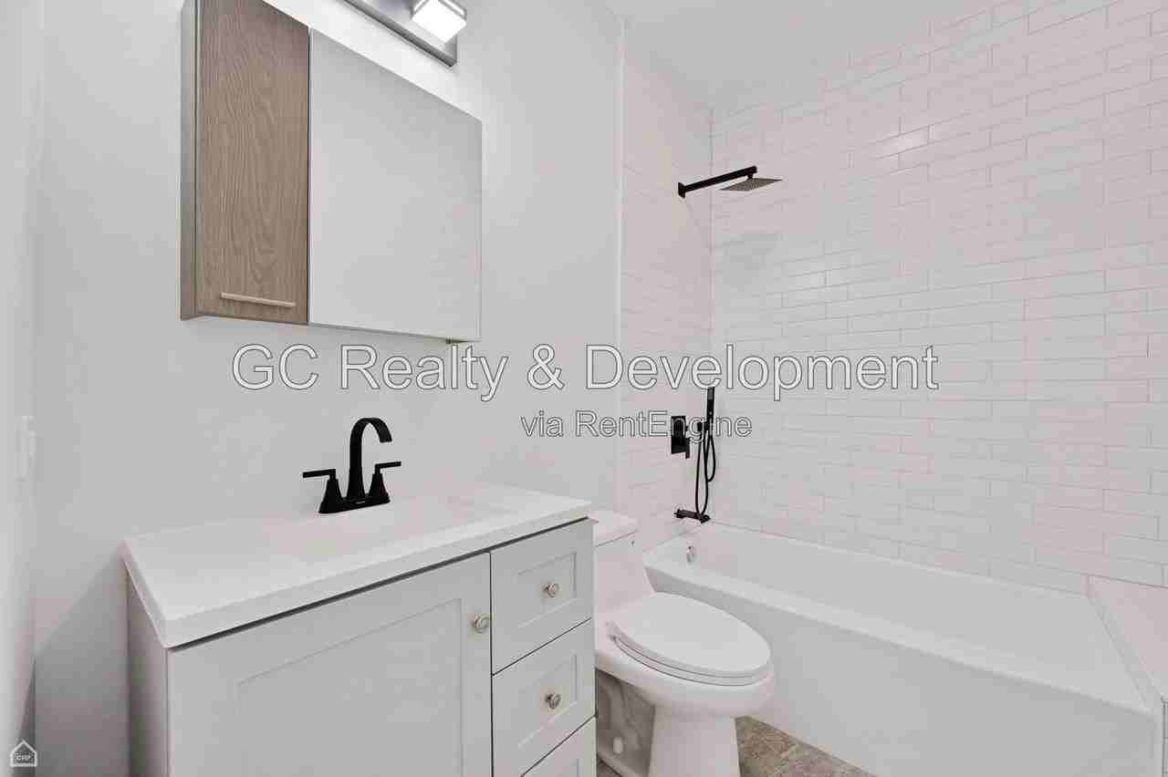 2901 N Sacramento Ave #2 - Photo 7 of 14