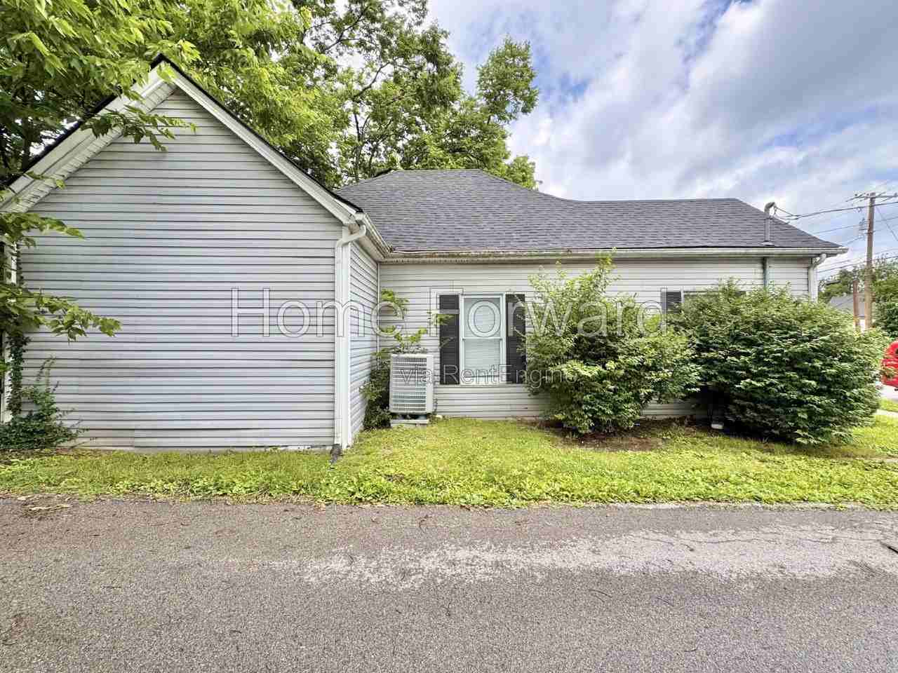 206 E Hickman St - Photo 2 of 3