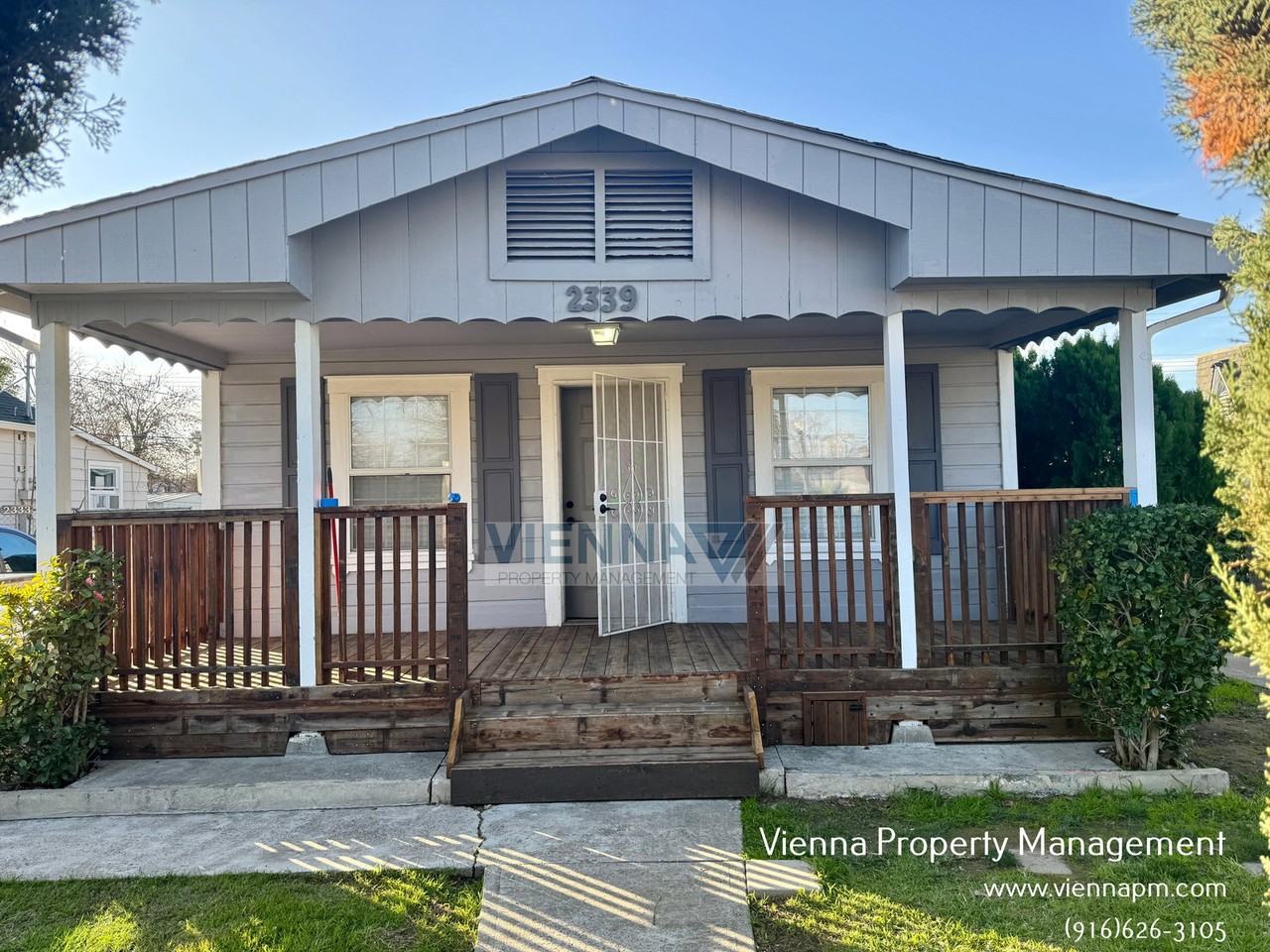 2339 Beaumont St - Photo 2 of 16
