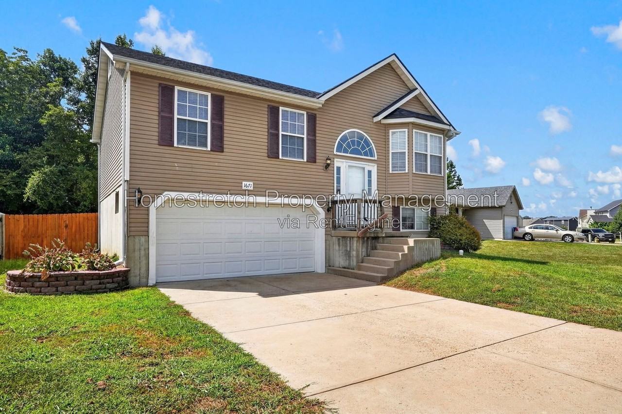 1671 Waters Edge Way - Photo 4 of 10