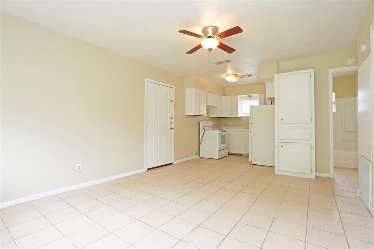 2460 W Shane St #2 - Photo 2 of 10