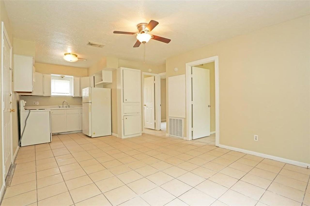 2460 W Shane St #2 - Photo 3 of 10