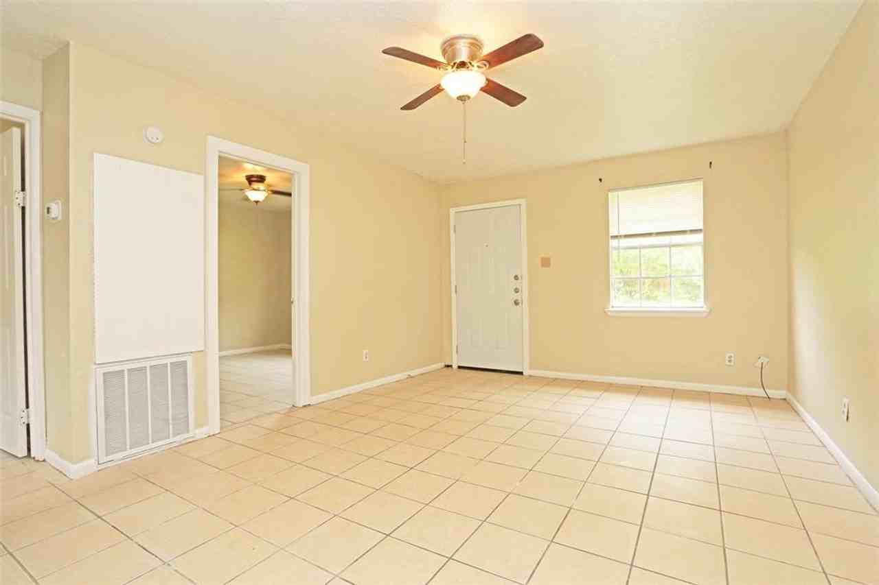 2460 W Shane St #2 - Photo 5 of 10
