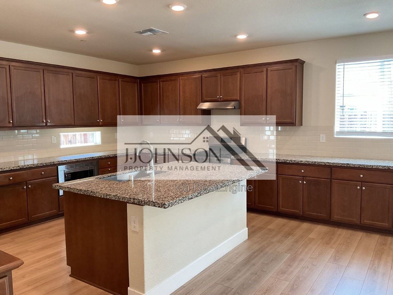 2250 Mozart Ave - Photo 3 of 22