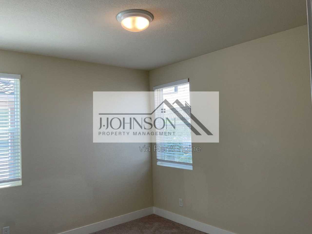 2250 Mozart Ave - Photo 6 of 22