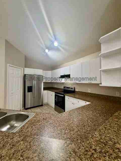 1419 Verona St - Photo 5 of 15