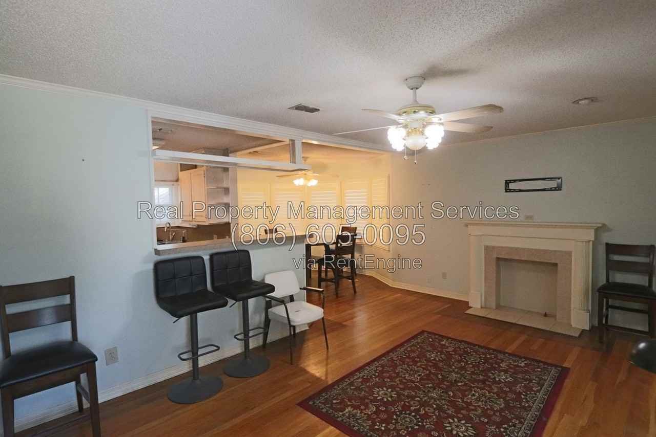 2827 23rd St - Photo 2 of 10