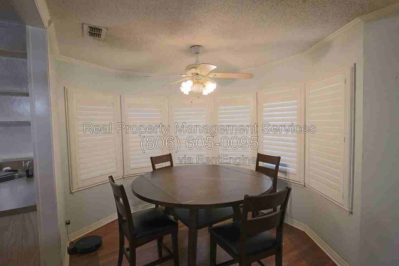 2827 23rd St - Photo 3 of 10