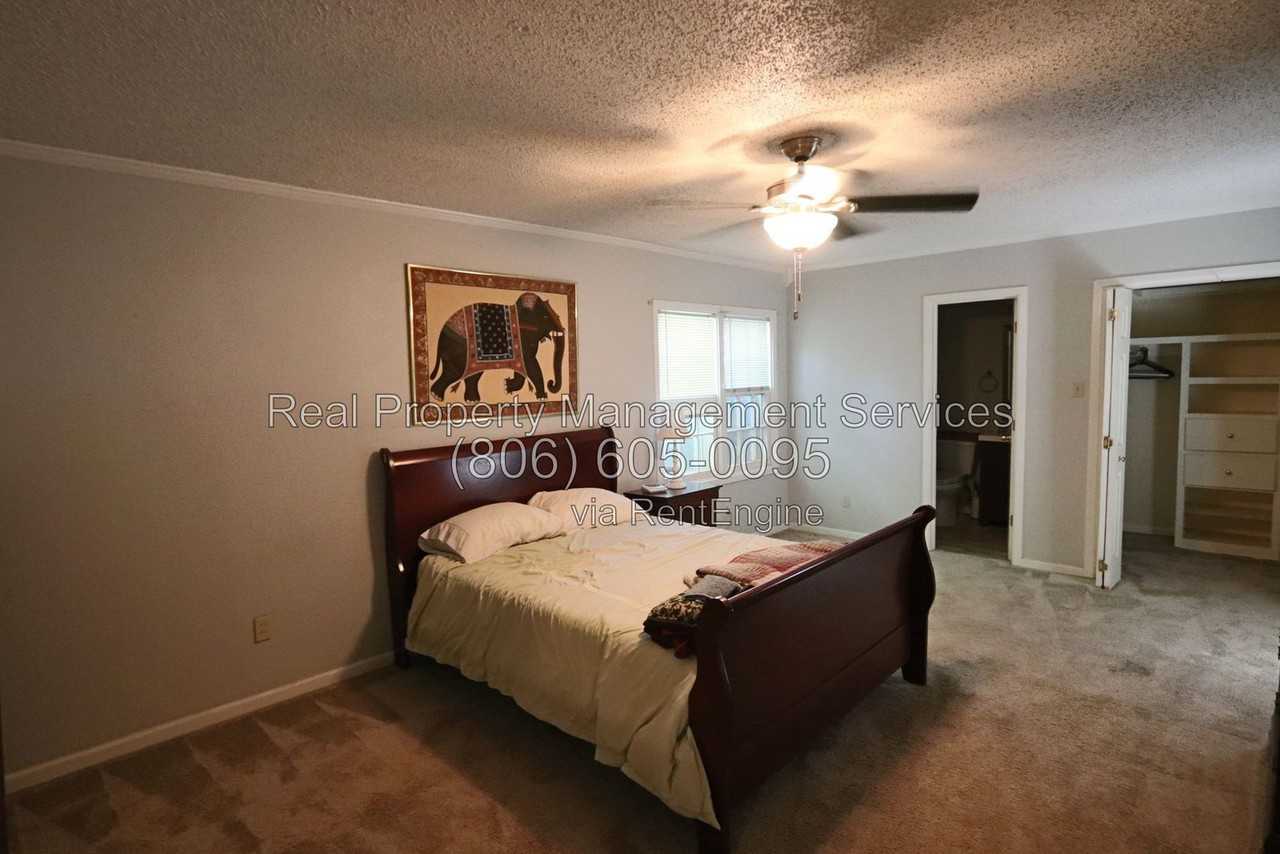 2827 23rd St - Photo 5 of 10