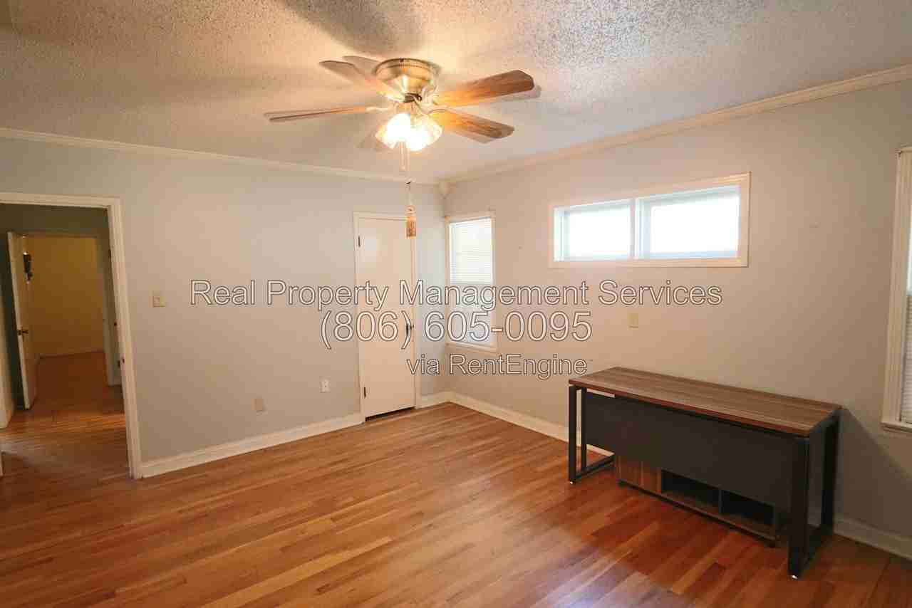 2827 23rd St - Photo 7 of 10