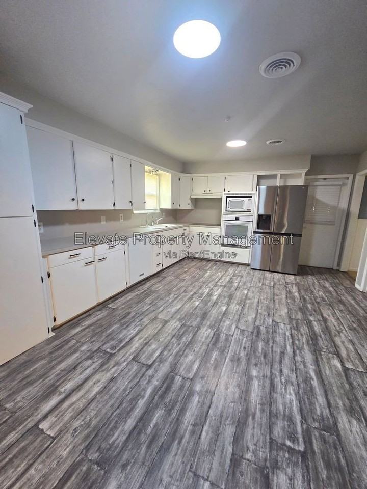 4820 Del Crest Dr - Photo 3 of 12
