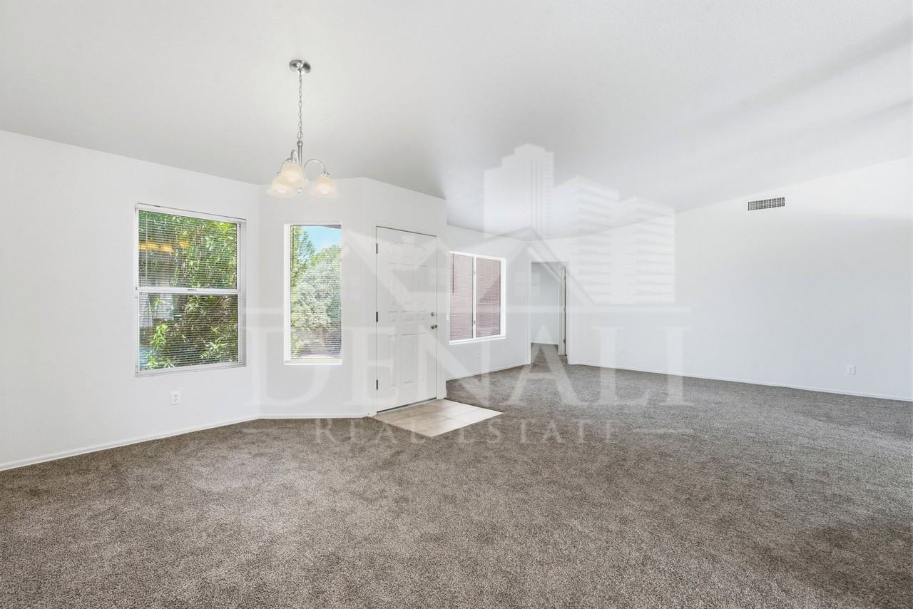 10008 E Moonstruck Way - Photo 3 of 33