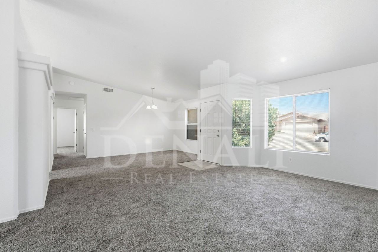 10008 E Moonstruck Way - Photo 4 of 33