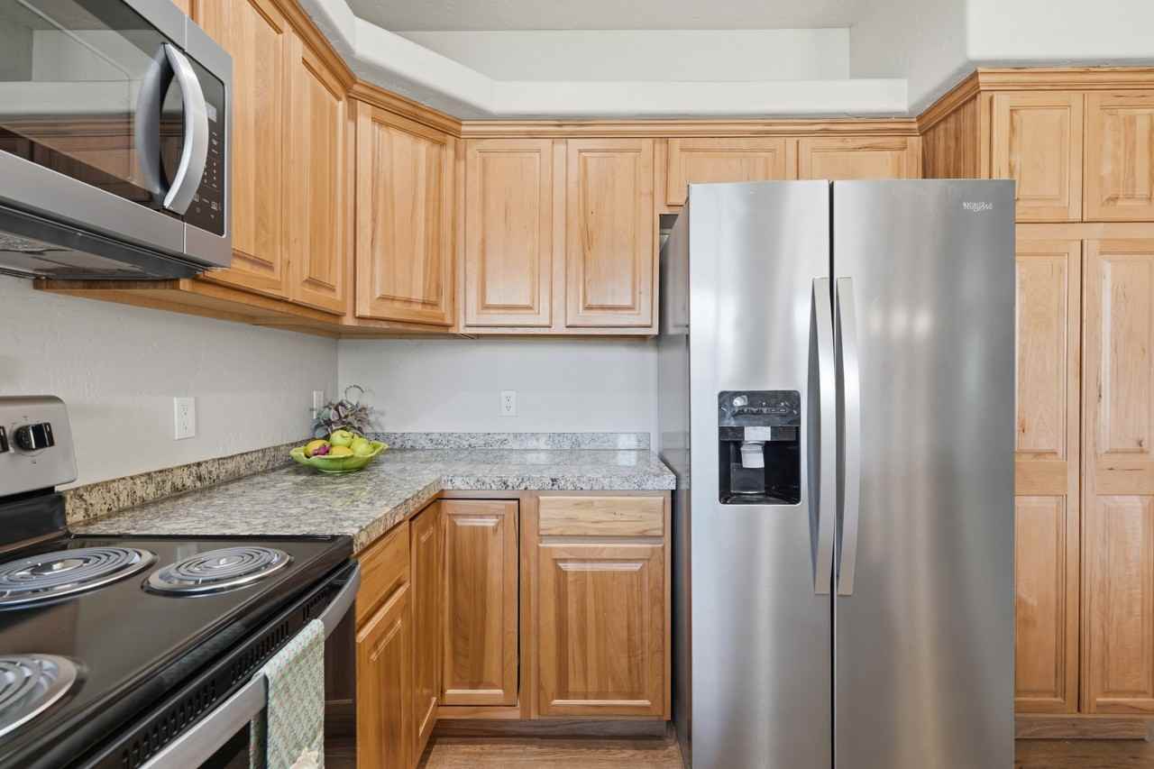 1285 Claremont Dr - Photo 4 of 17