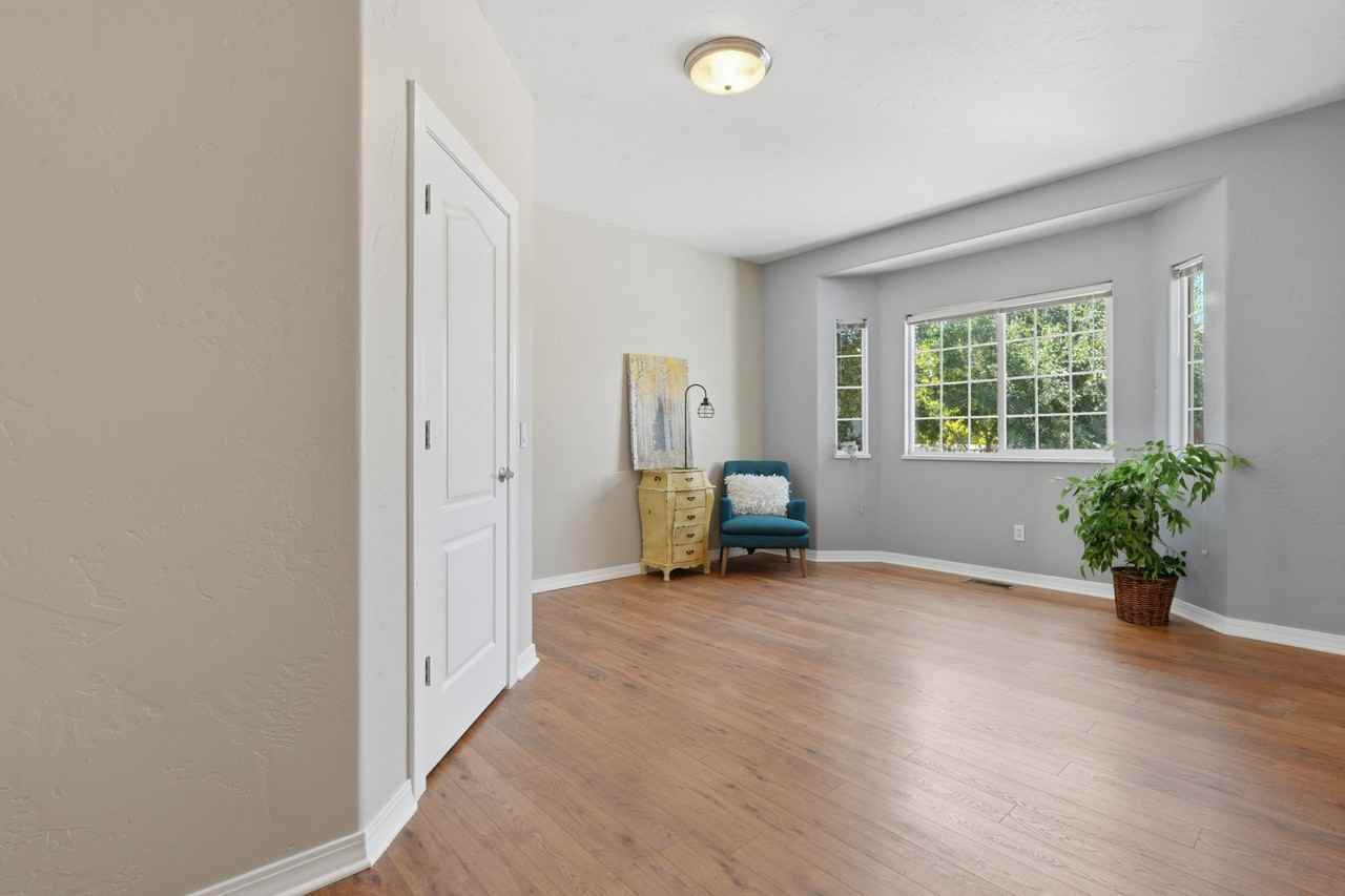 1285 Claremont Dr - Photo 7 of 17