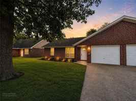 featured image of 802 E Kara Ln