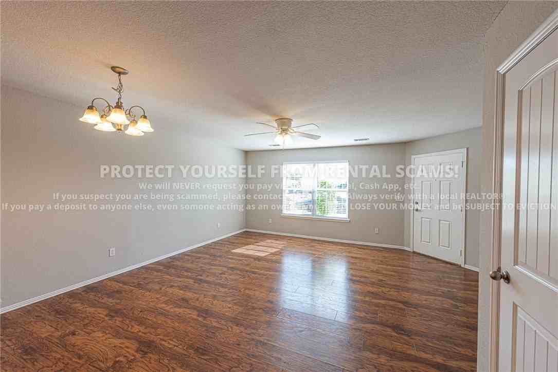 1137 S Holland Dr - Photo 4 of 16