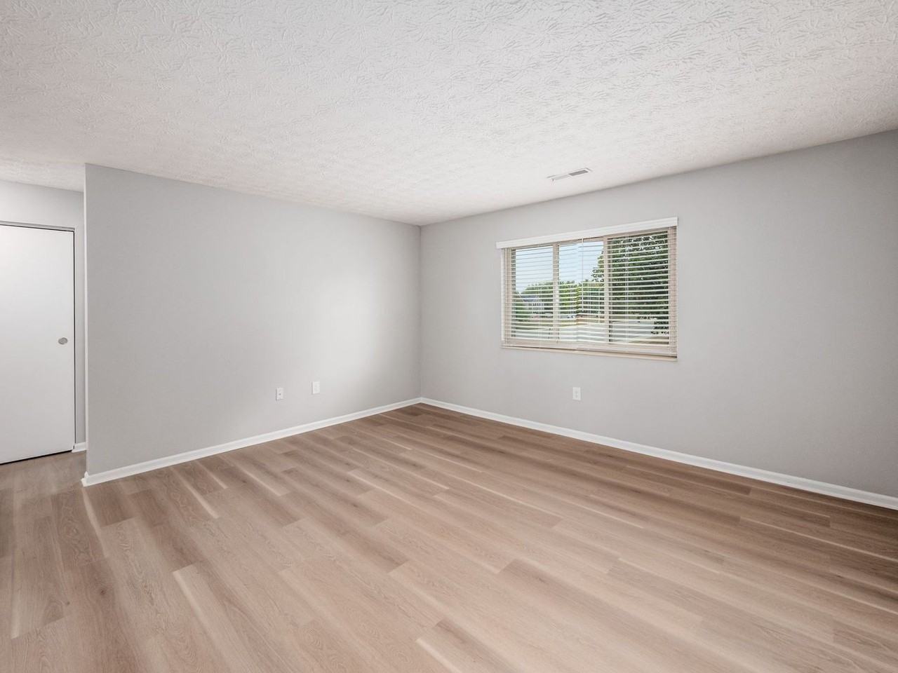 7990 Harmill Dr - Photo 4 of 29