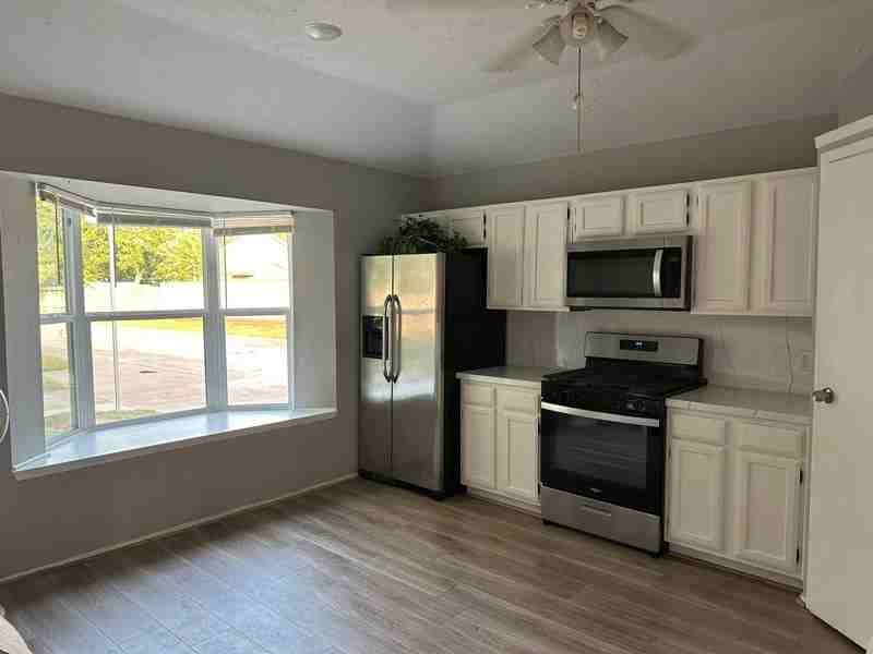 1712 Harrison Ct - Photo 6 of 8