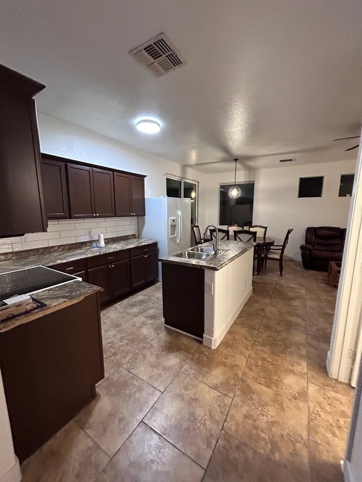 5117 S 15th Pl - Photo 3 of 6