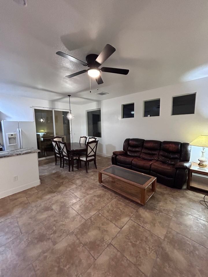 5117 S 15th Pl - Photo 4 of 6