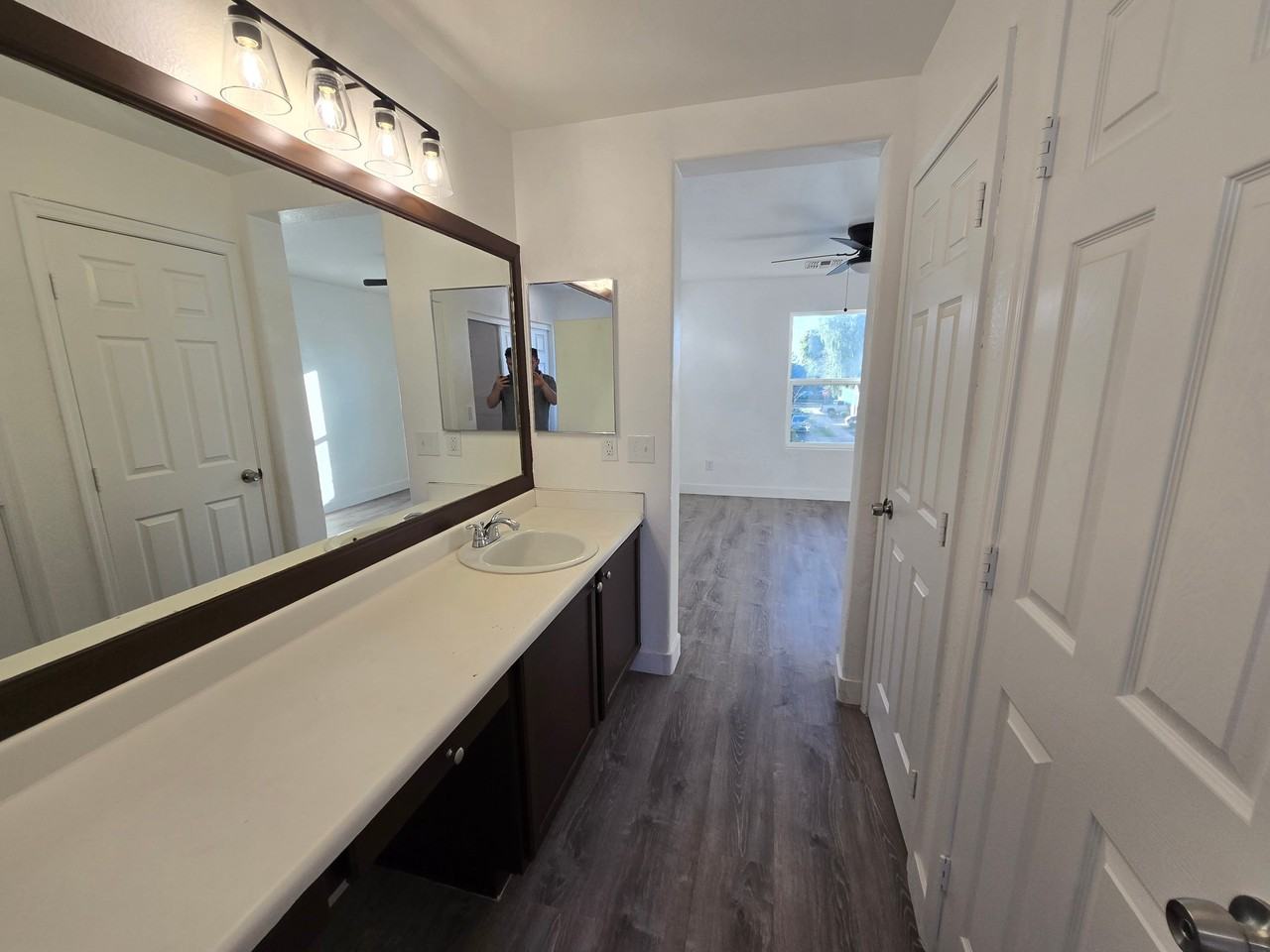 5117 S 15th Pl - Photo 5 of 6