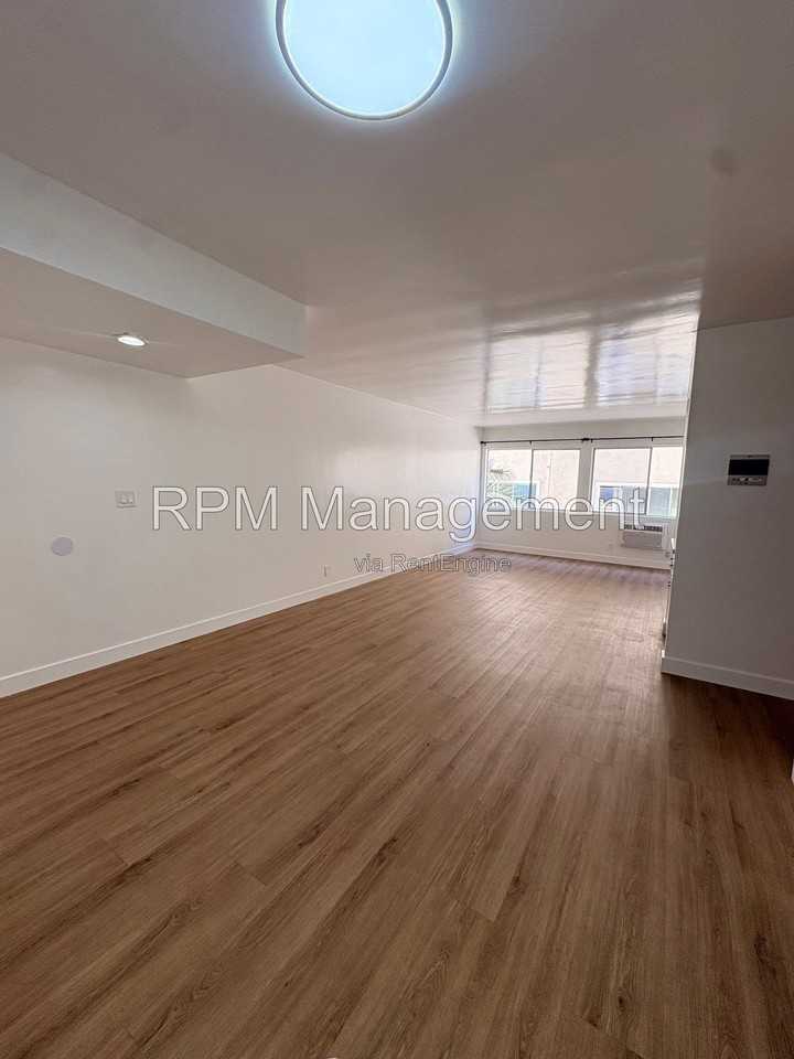1825 N Gramercy Pl #203 - Photo 2 of 14