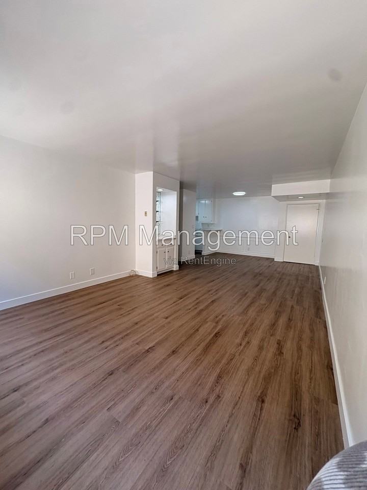 1825 N Gramercy Pl #203 - Photo 3 of 14