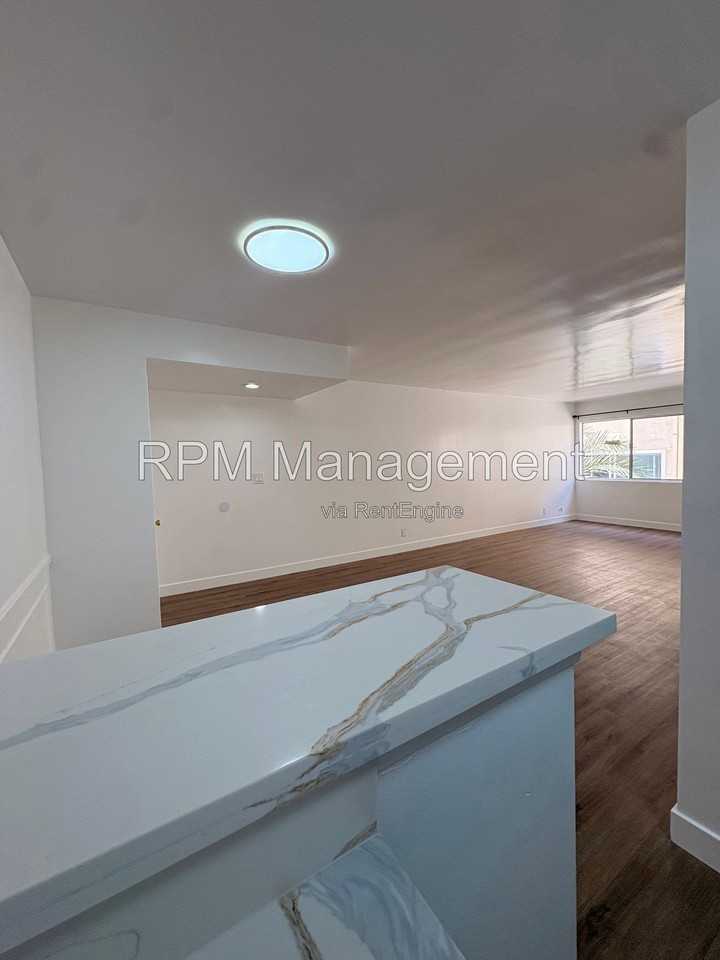 1825 N Gramercy Pl #203 - Photo 4 of 14