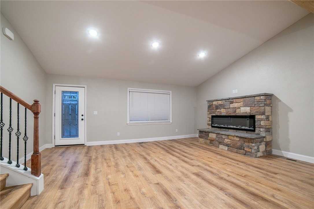 1647 E Carolyn Dr - Photo 6 of 47