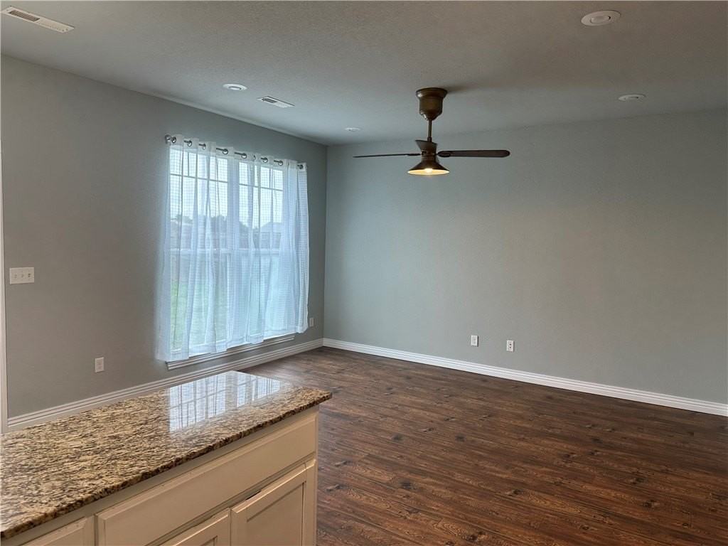 815 Baker St Nw - Photo 3 of 12