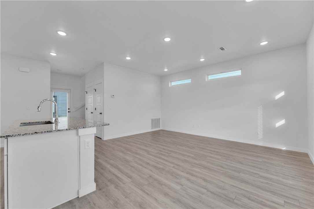 760 Maryland Ave - Photo 3 of 17