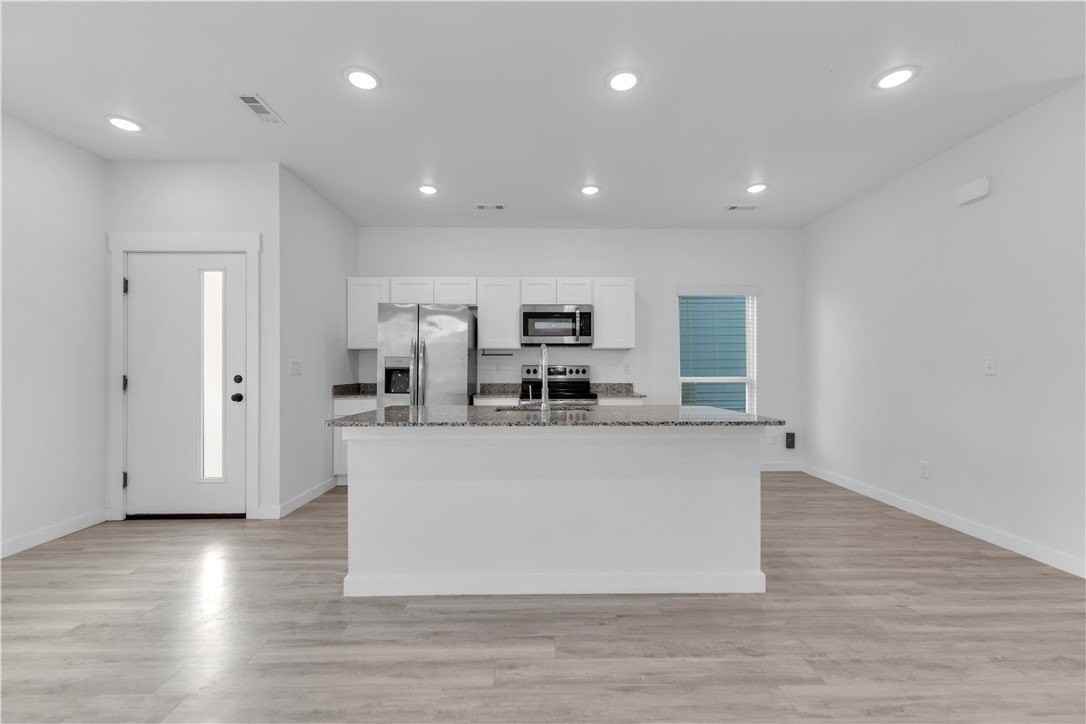 760 Maryland Ave - Photo 5 of 17