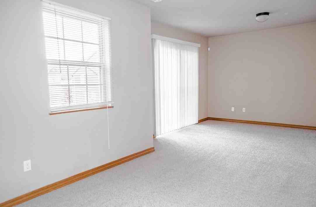 2853 W Hillshire Dr - Photo 4 of 13