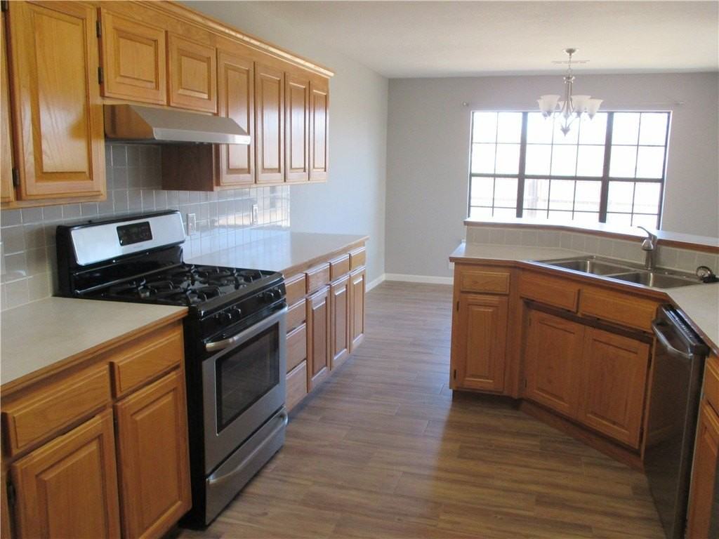 754 Duckworth St - Photo 5 of 13