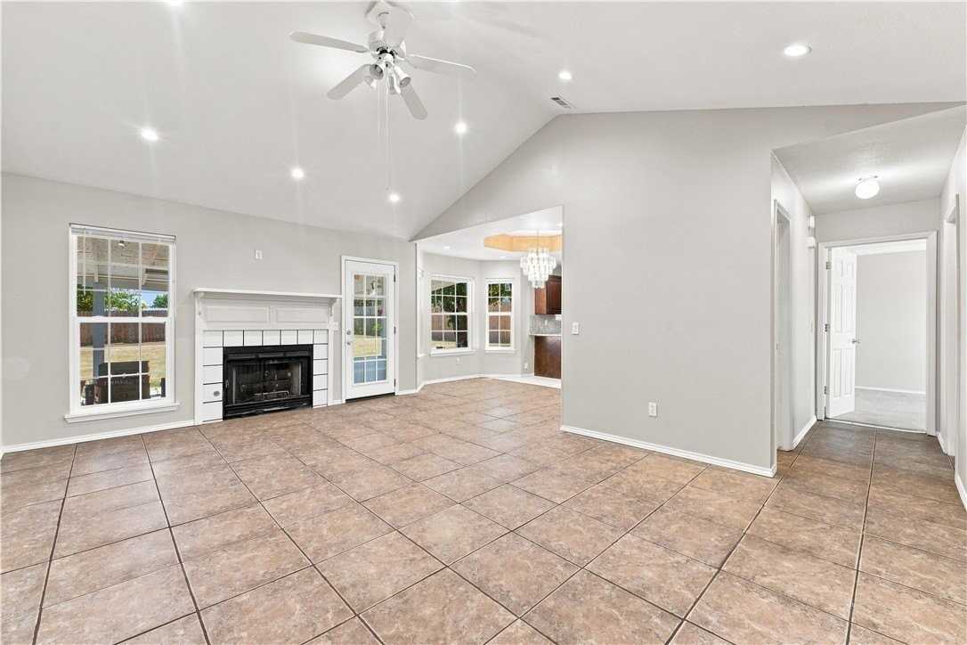 1701 S Beth Dr - Photo 3 of 23
