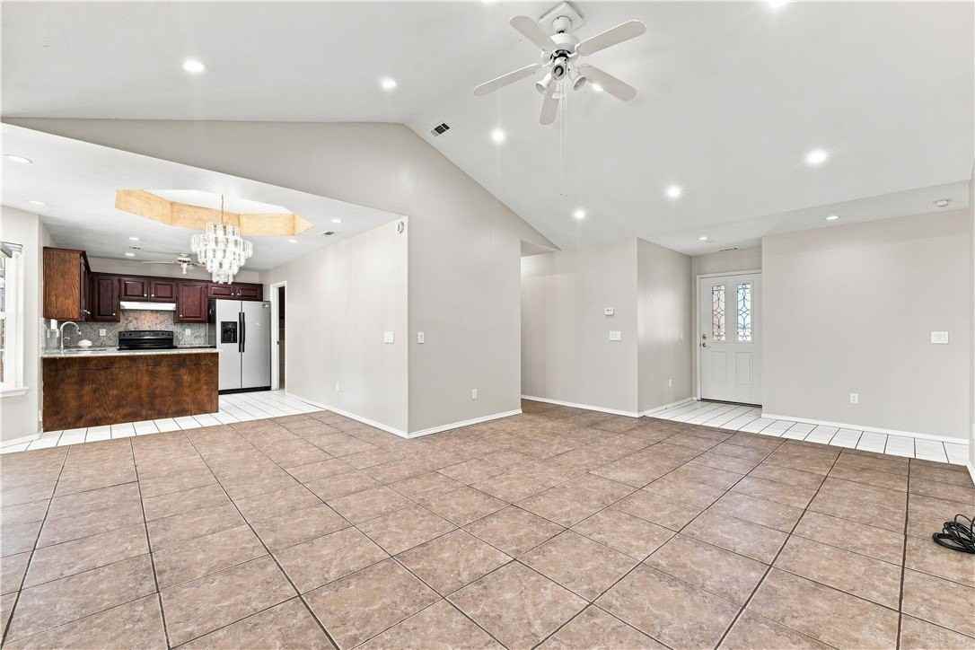 1701 S Beth Dr - Photo 4 of 23