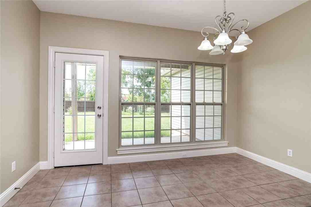 1201 Sw Willow Bend Ave - Photo 5 of 17