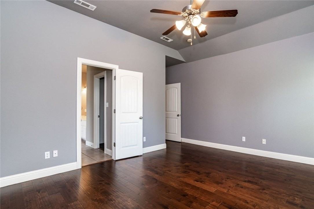 1201 Sw Willow Bend Ave - Photo 6 of 17