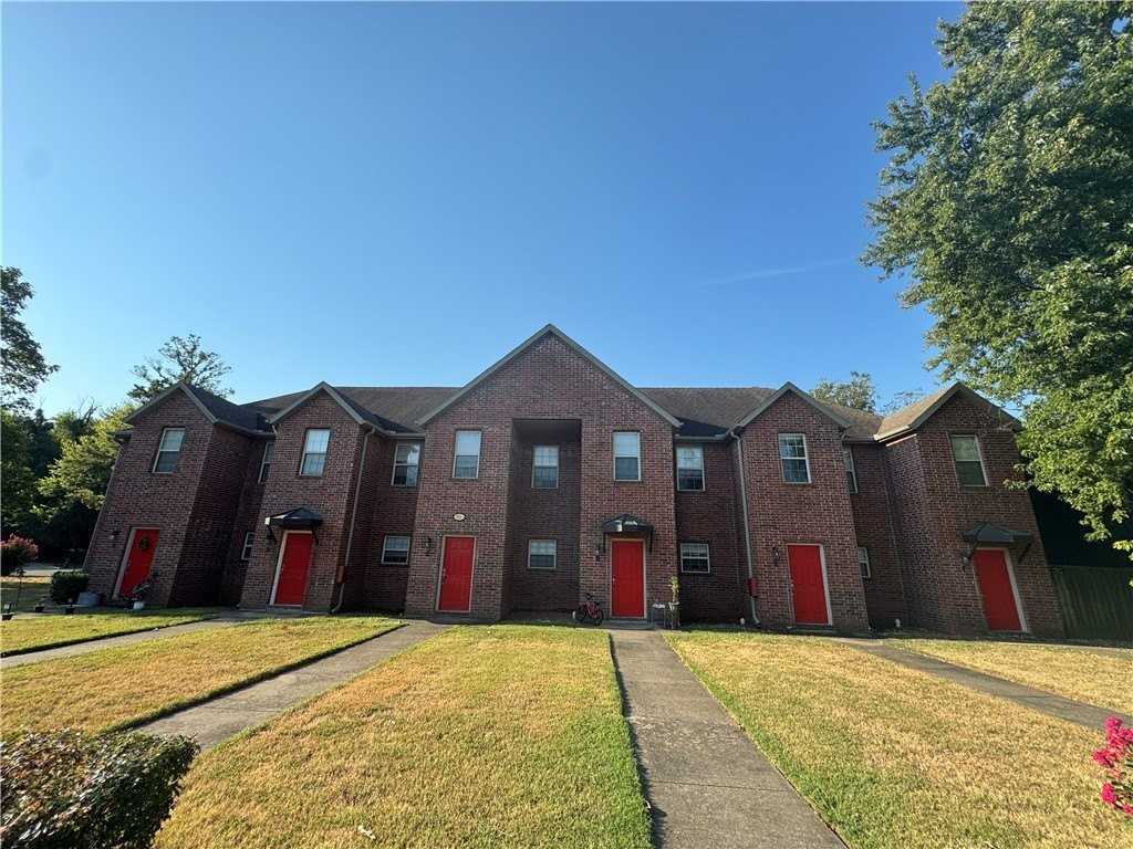 611 W Grove Ave #F - Photo 3 of 16
