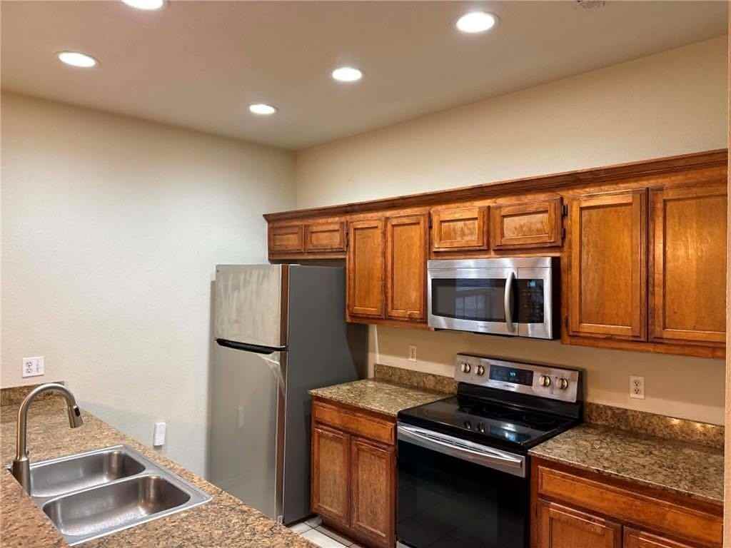 3101 Sw Amberwood Ave #2 - Photo 2 of 11