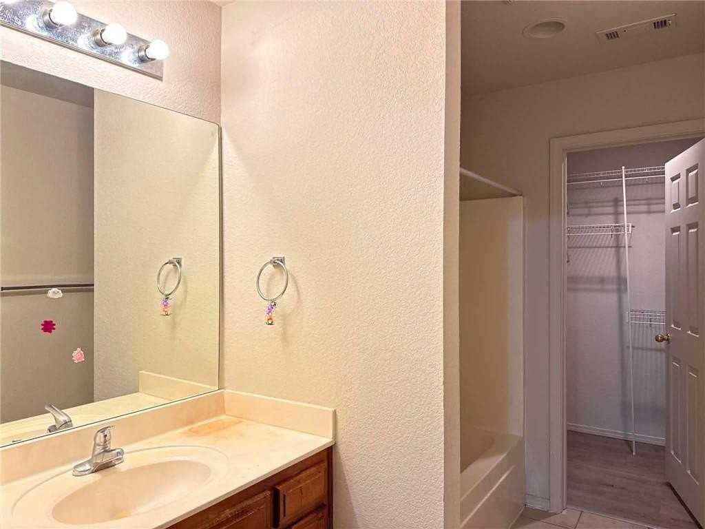 3101 Sw Amberwood Ave #2 - Photo 4 of 11